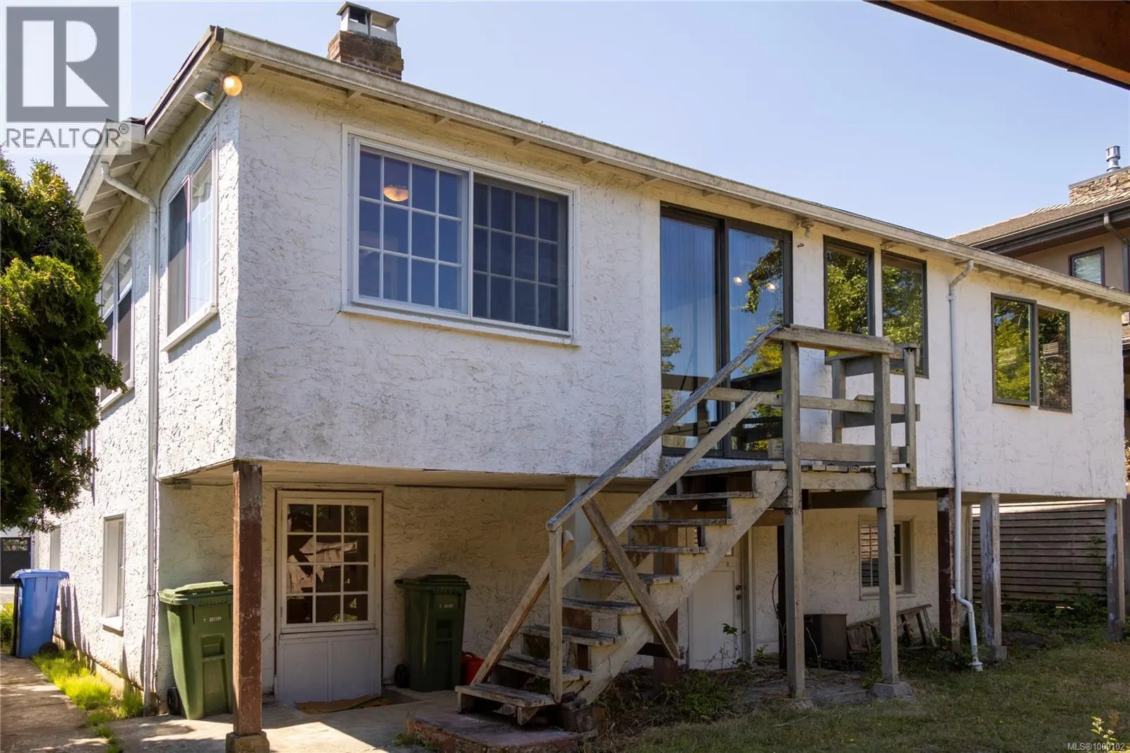 821 Newport Ave