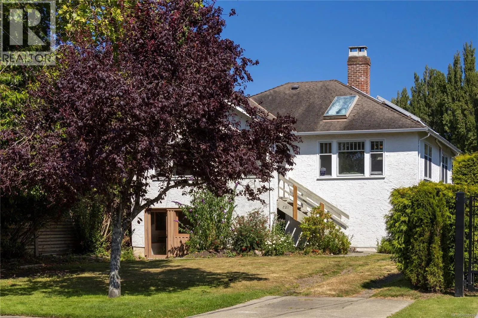 821 Newport Ave
