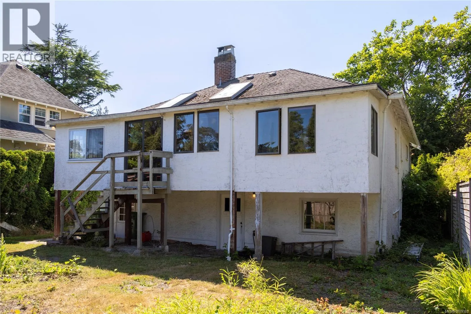 821 Newport Ave