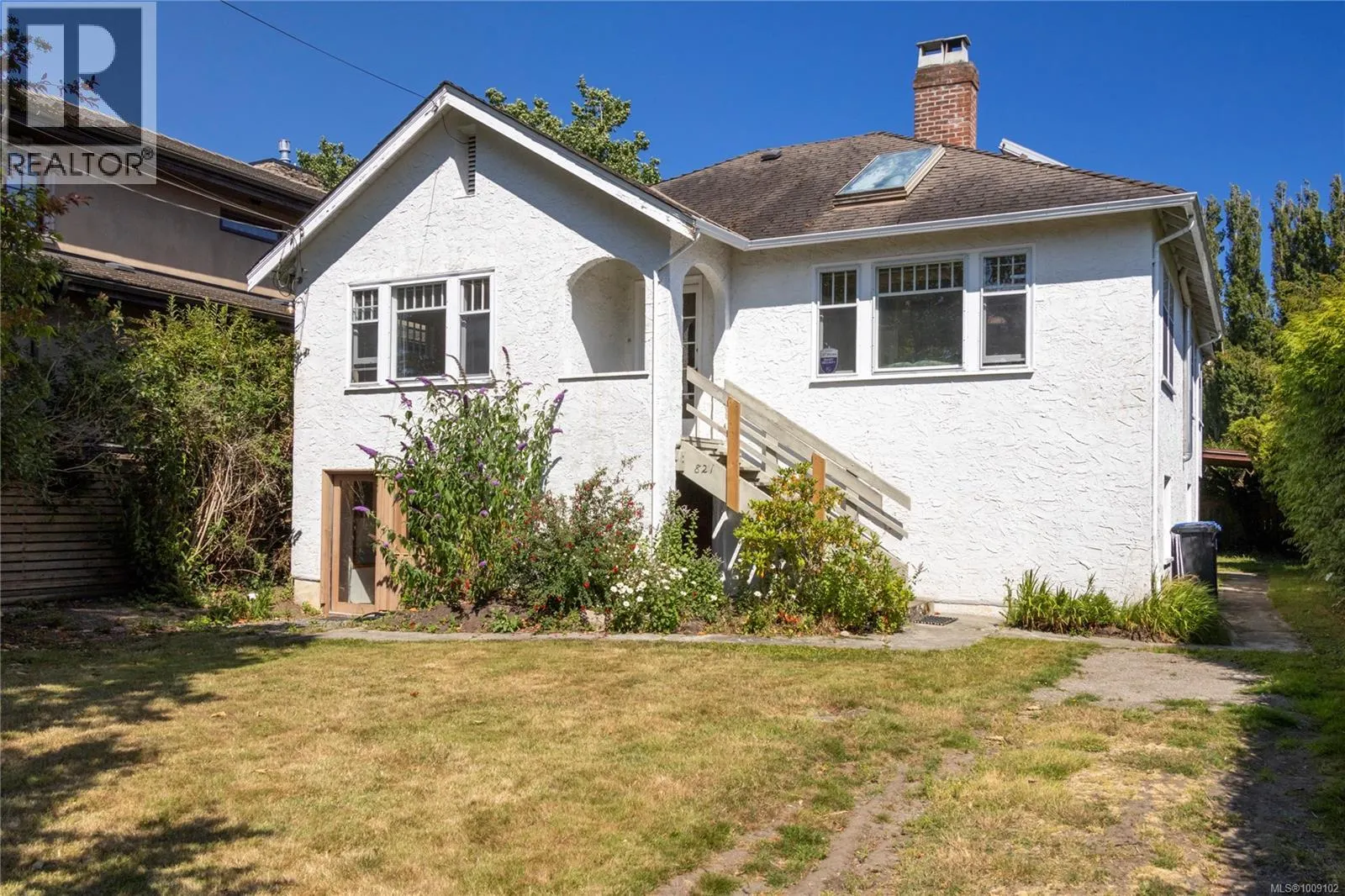 821 Newport Ave