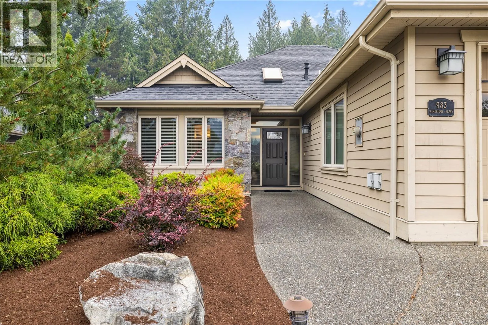 983 Windridge Pl
