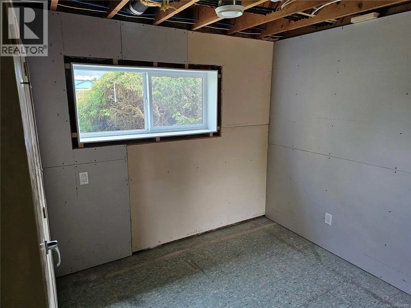 5890 CHESTERFIELD Ave
