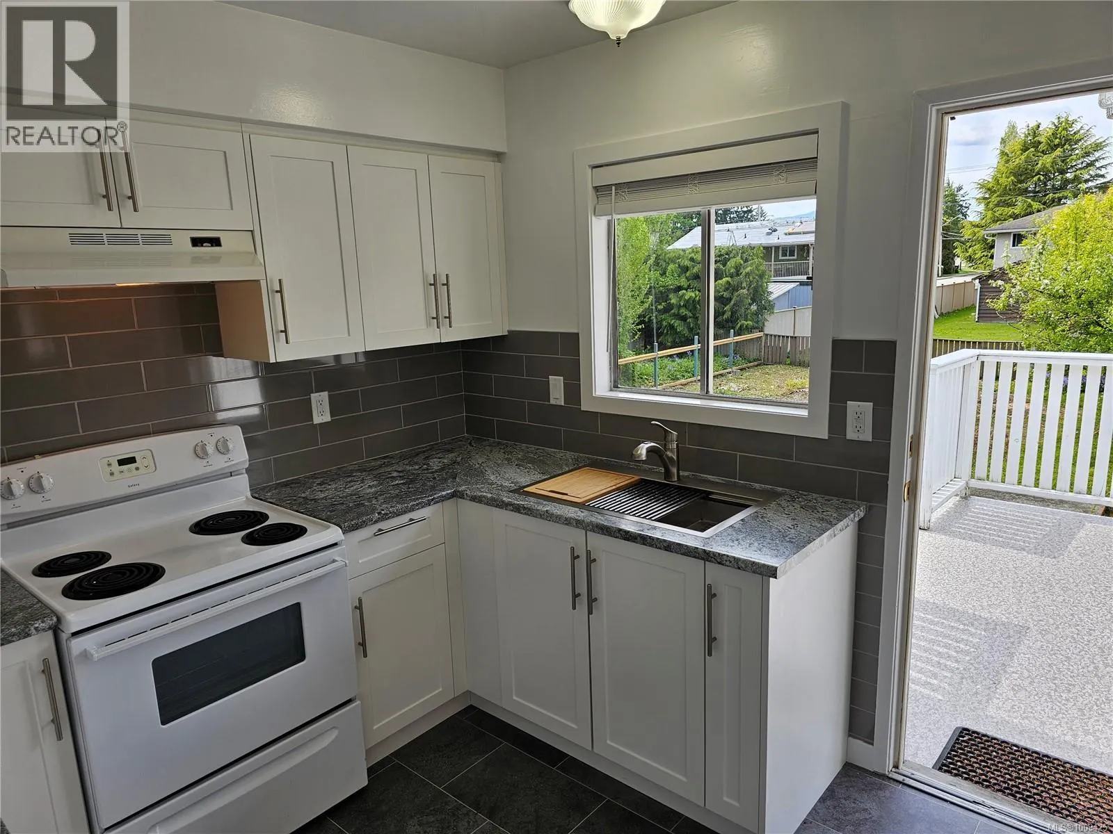 5890 CHESTERFIELD Ave