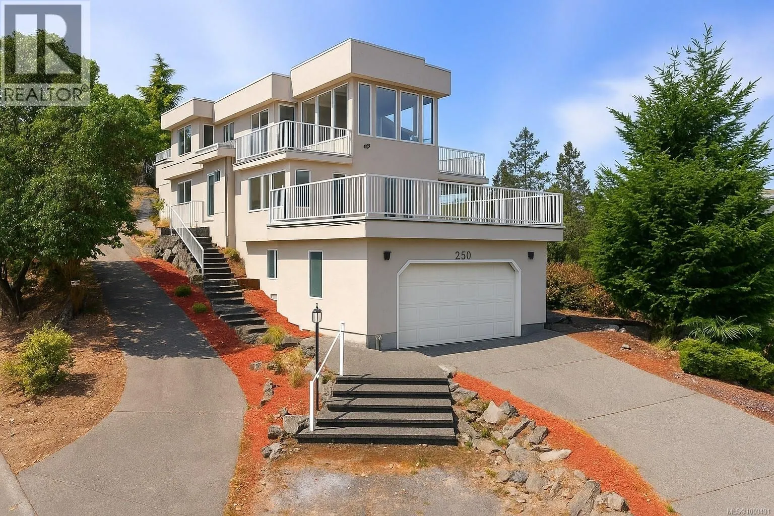 250 Canterbury Cres
