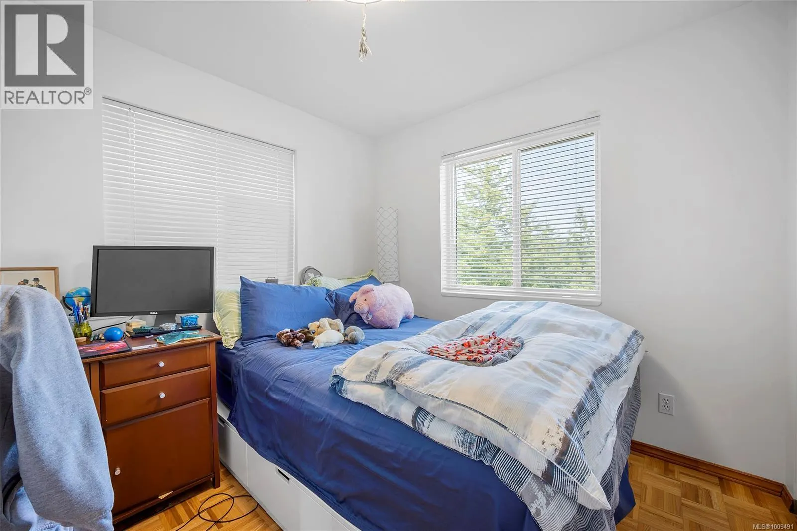 250 Canterbury Cres