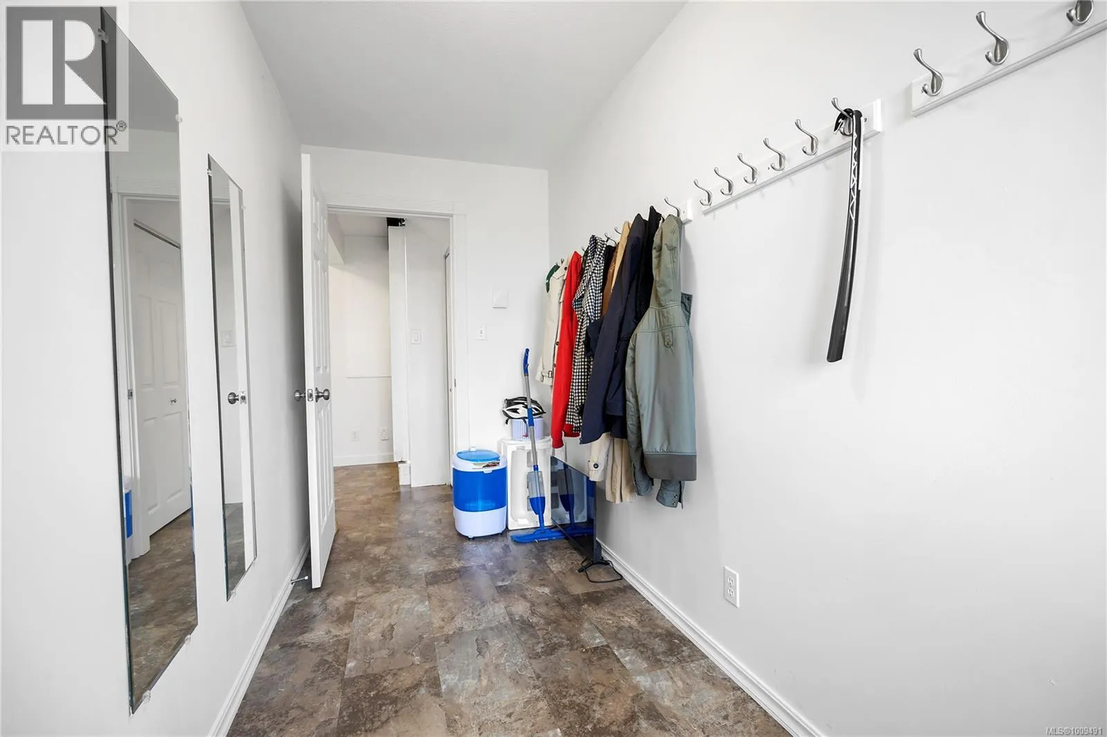 250 Canterbury Cres