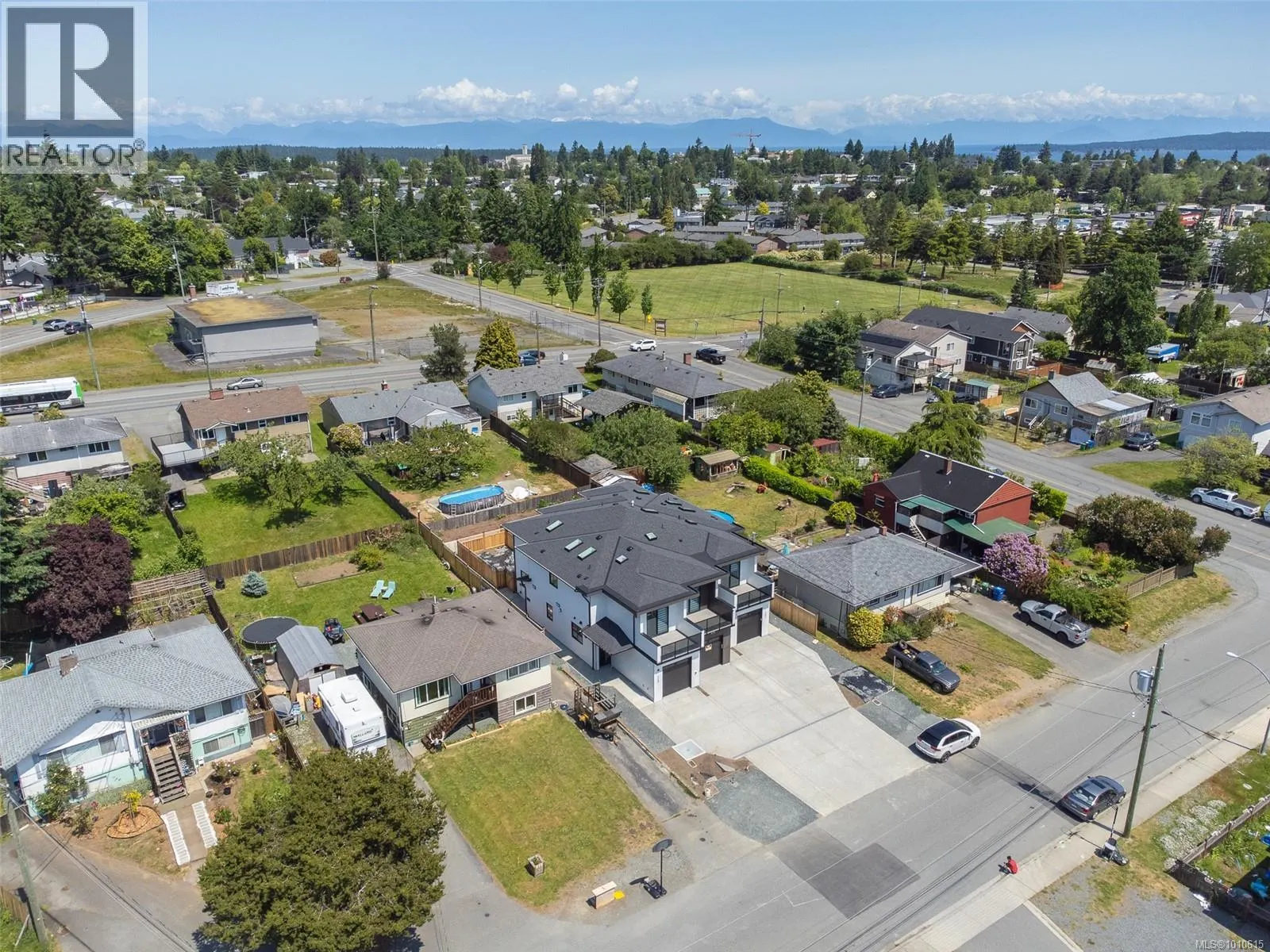 103 608 SANDY Crt