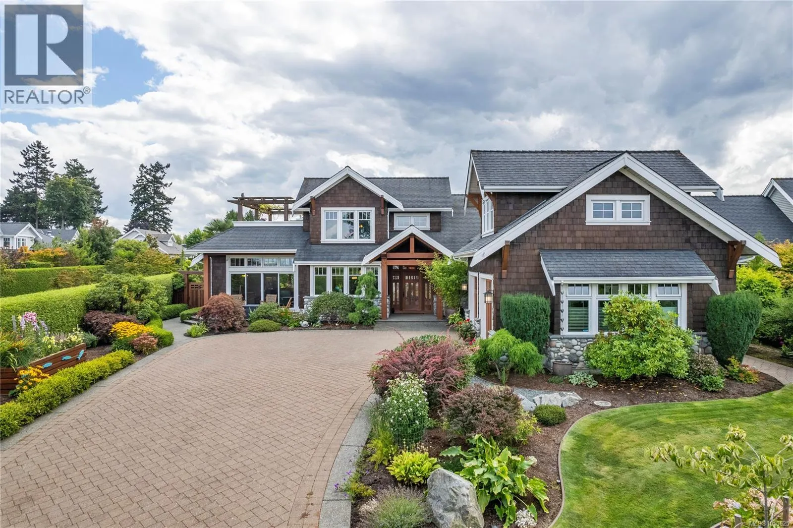 942 Bluffs Dr