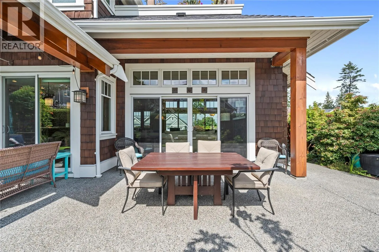 942 Bluffs Dr