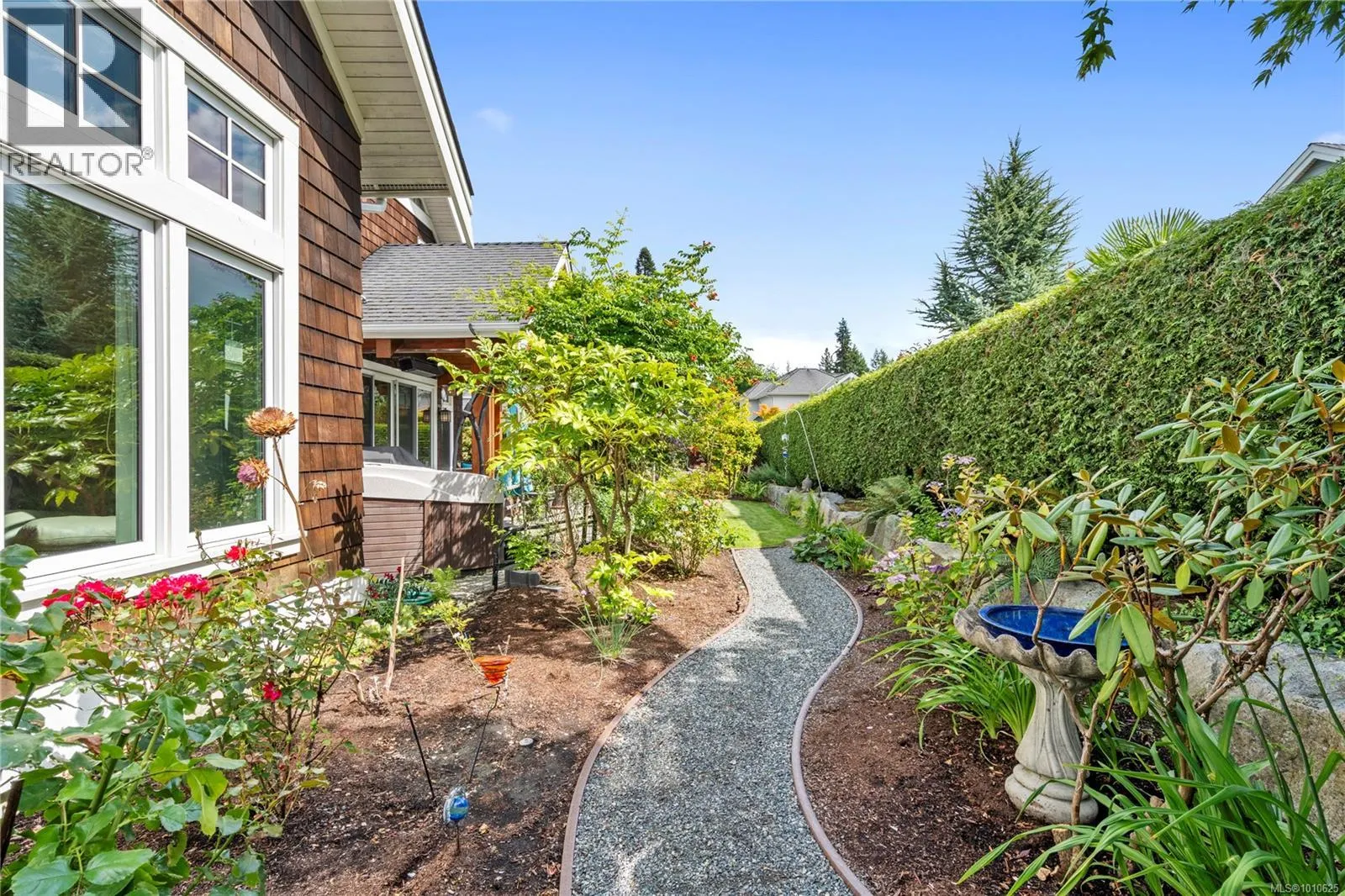 942 Bluffs Dr