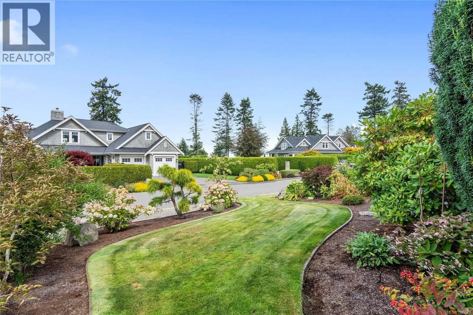 942 Bluffs Dr
