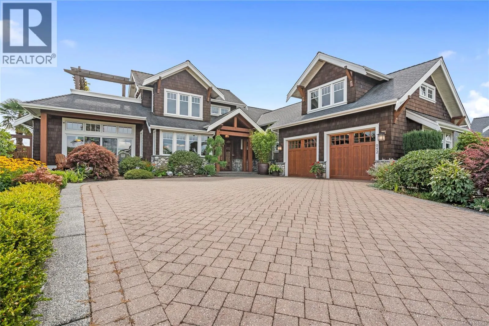 942 Bluffs Dr