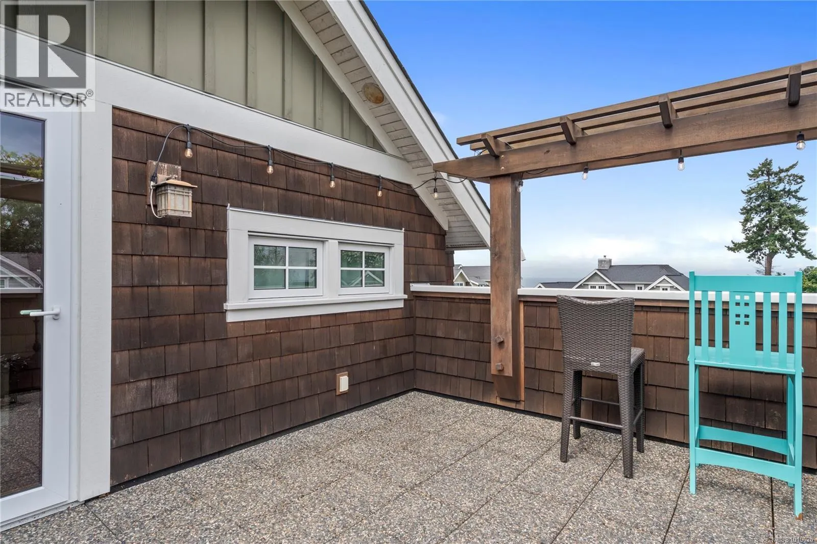 942 Bluffs Dr