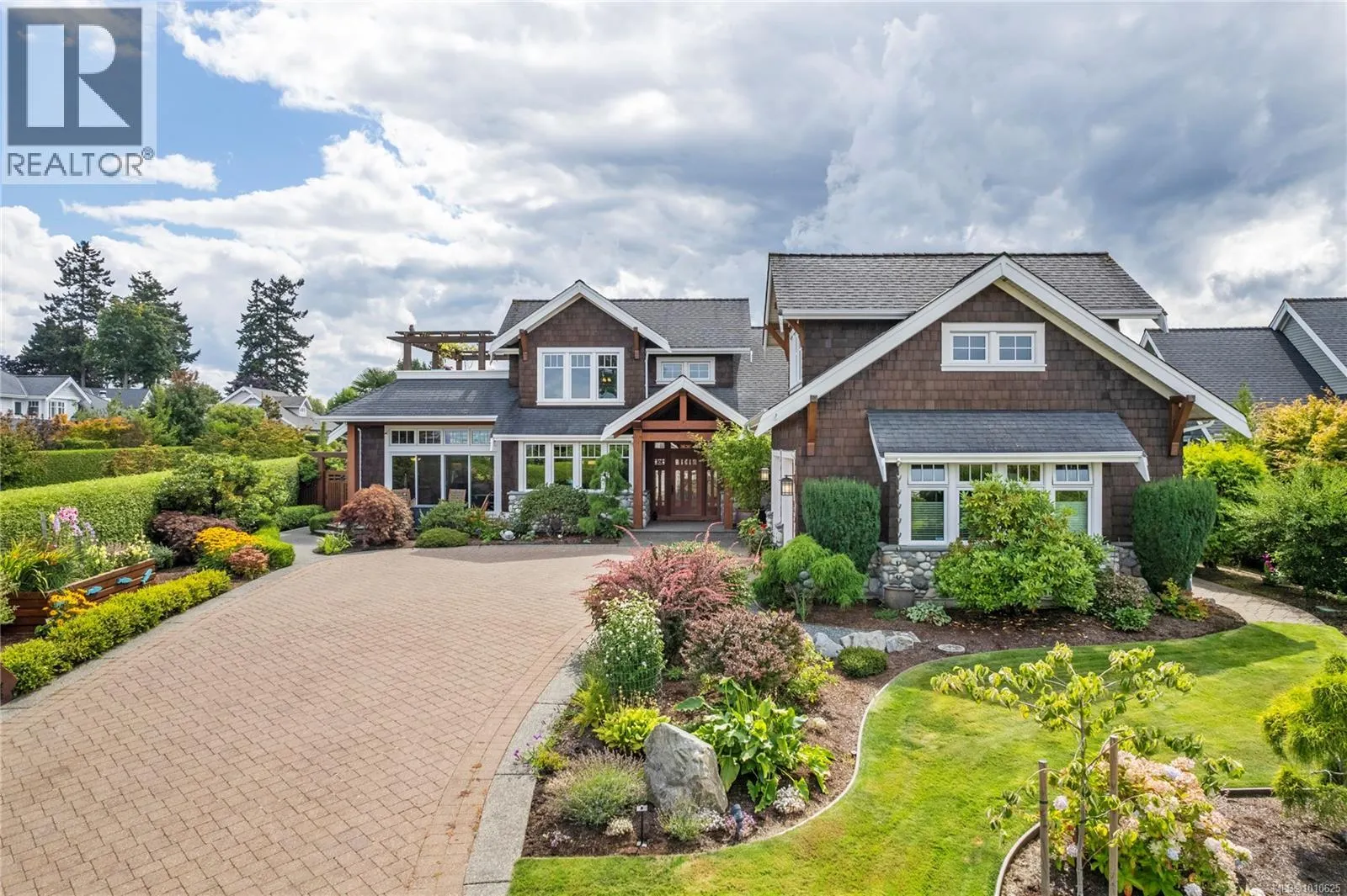 942 Bluffs Dr