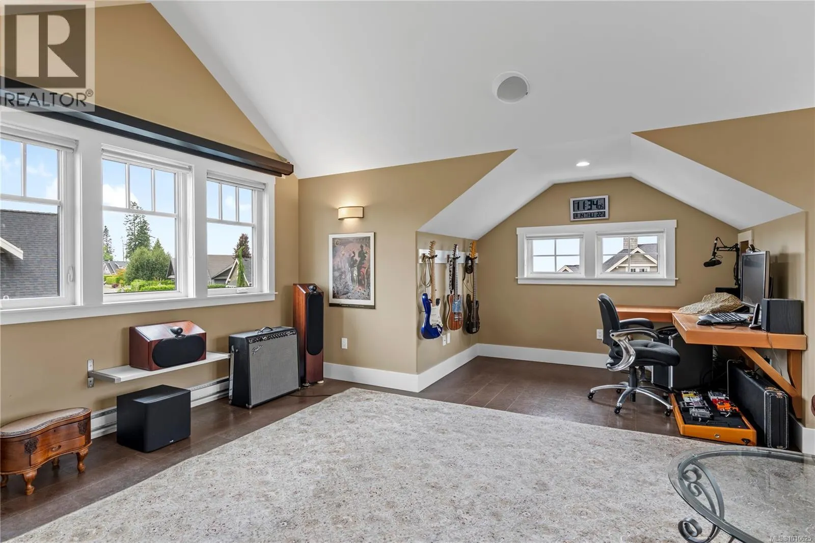 942 Bluffs Dr