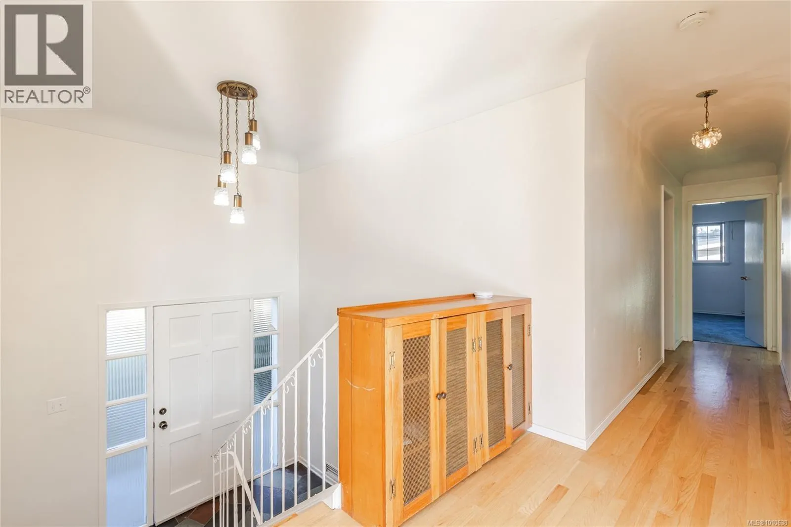 2540 Holyrood Dr