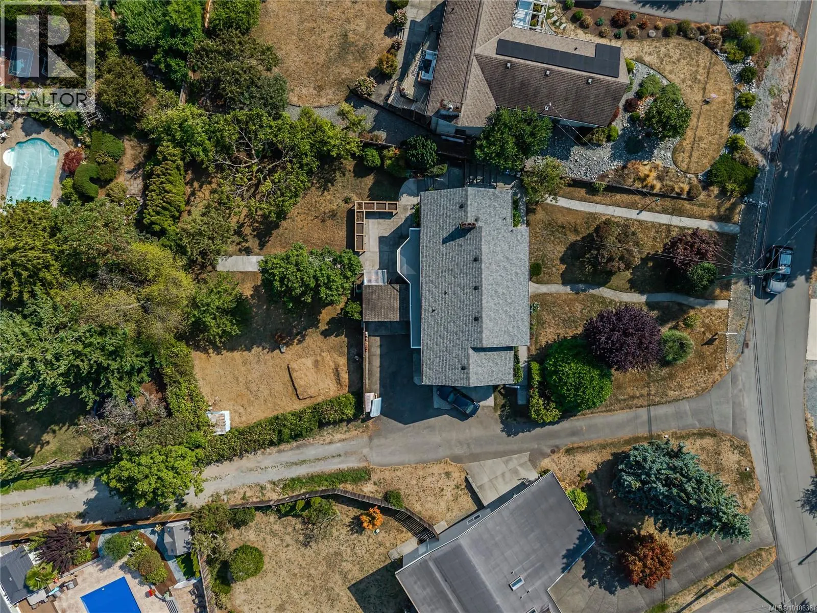 2540 Holyrood Dr