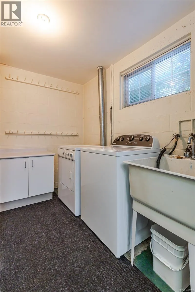 2540 Holyrood Dr