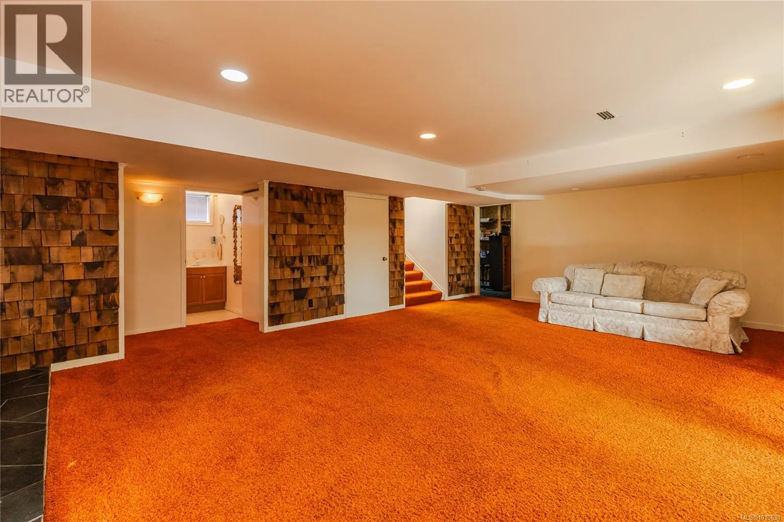 2540 Holyrood Dr