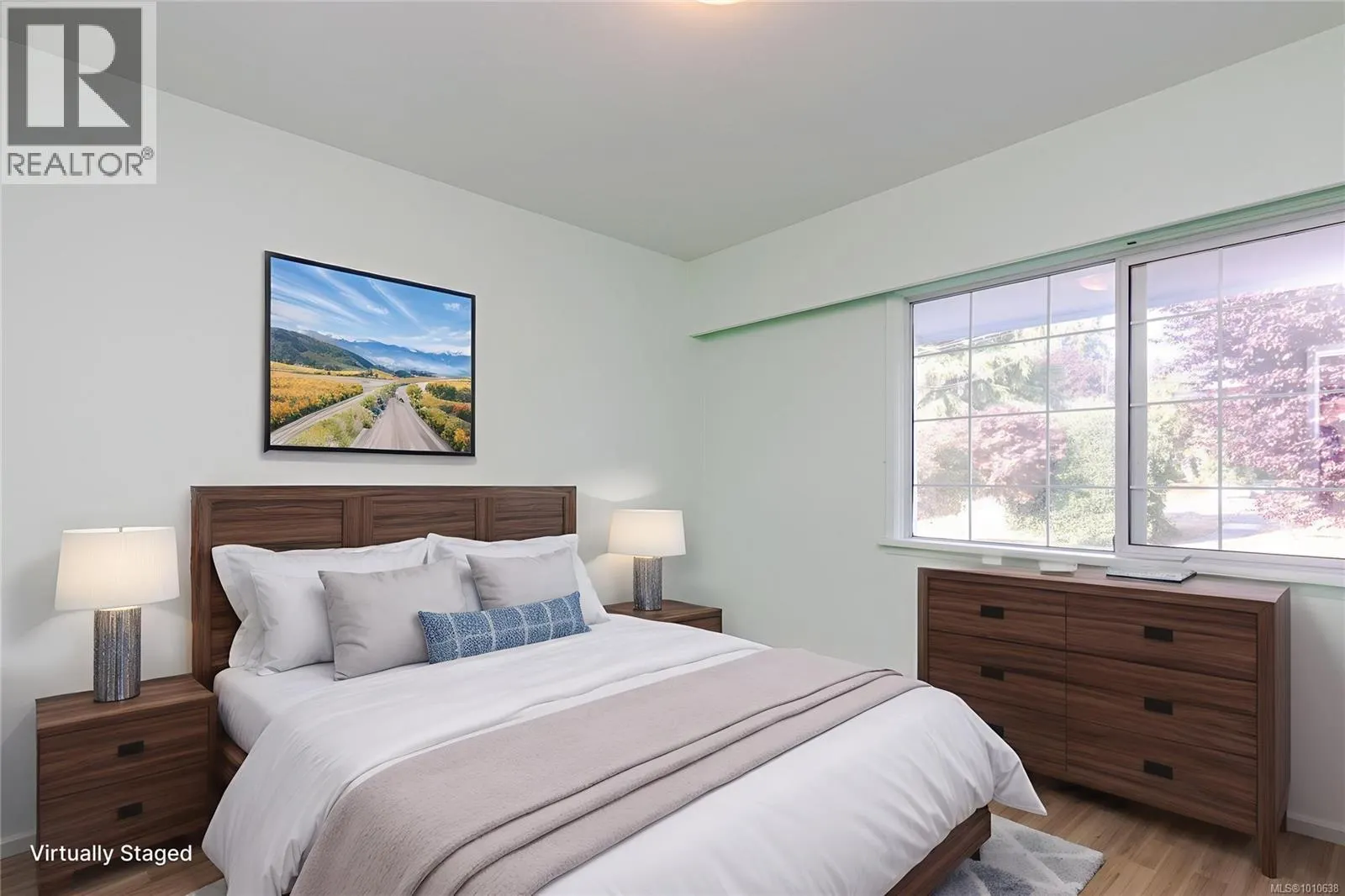 2540 Holyrood Dr