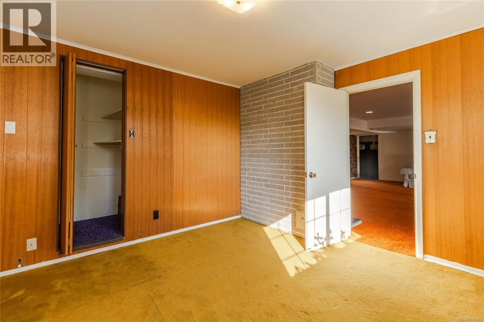 2540 Holyrood Dr