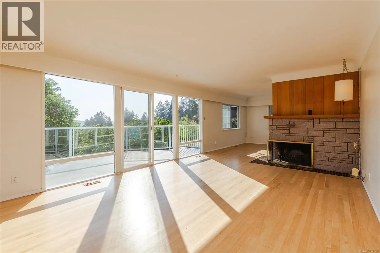 2540 Holyrood Dr