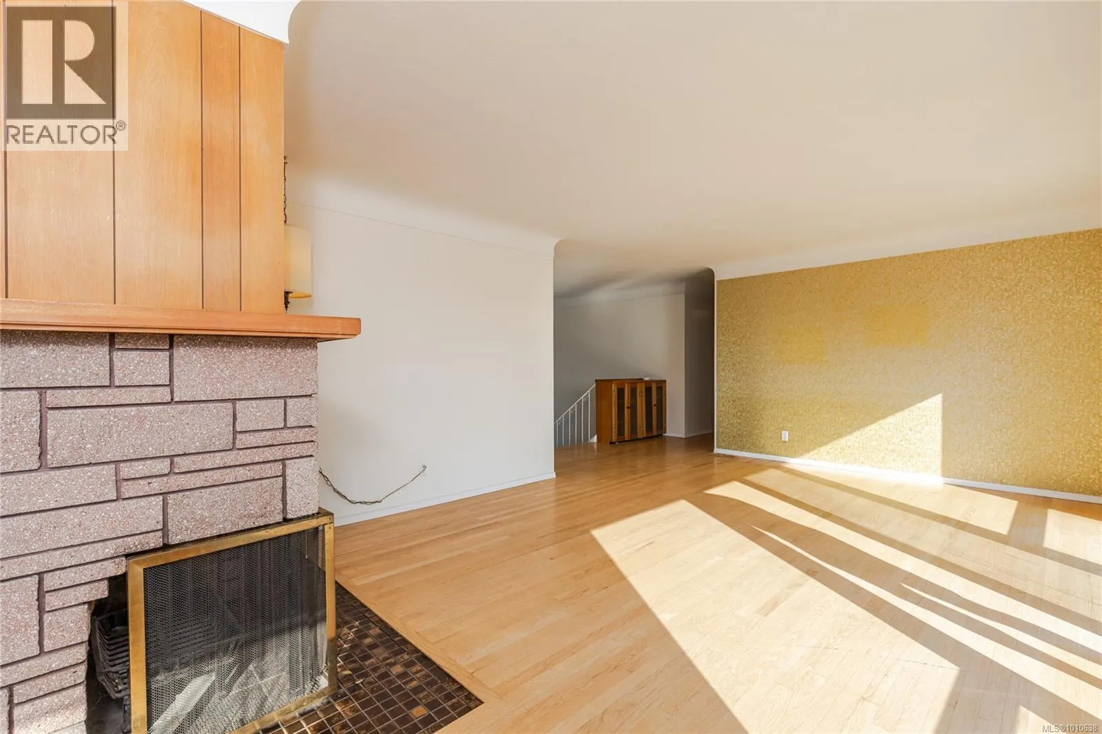 2540 Holyrood Dr
