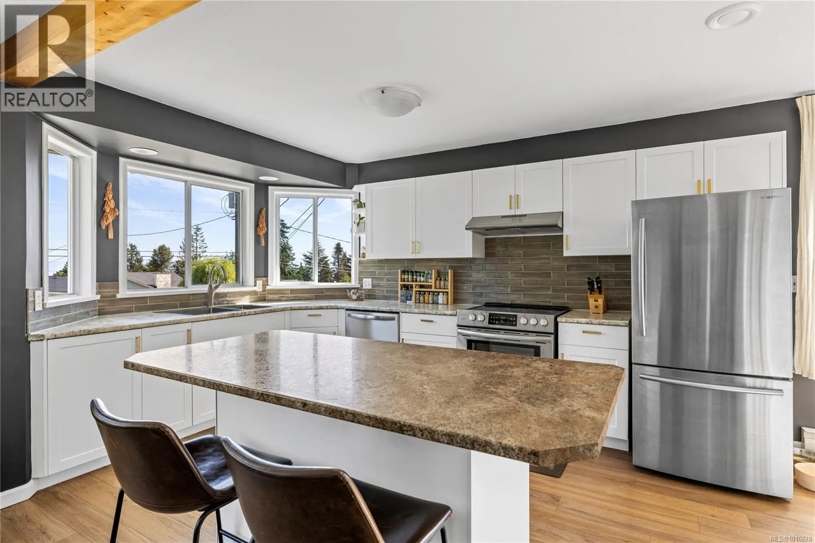 1184 Centre Rd