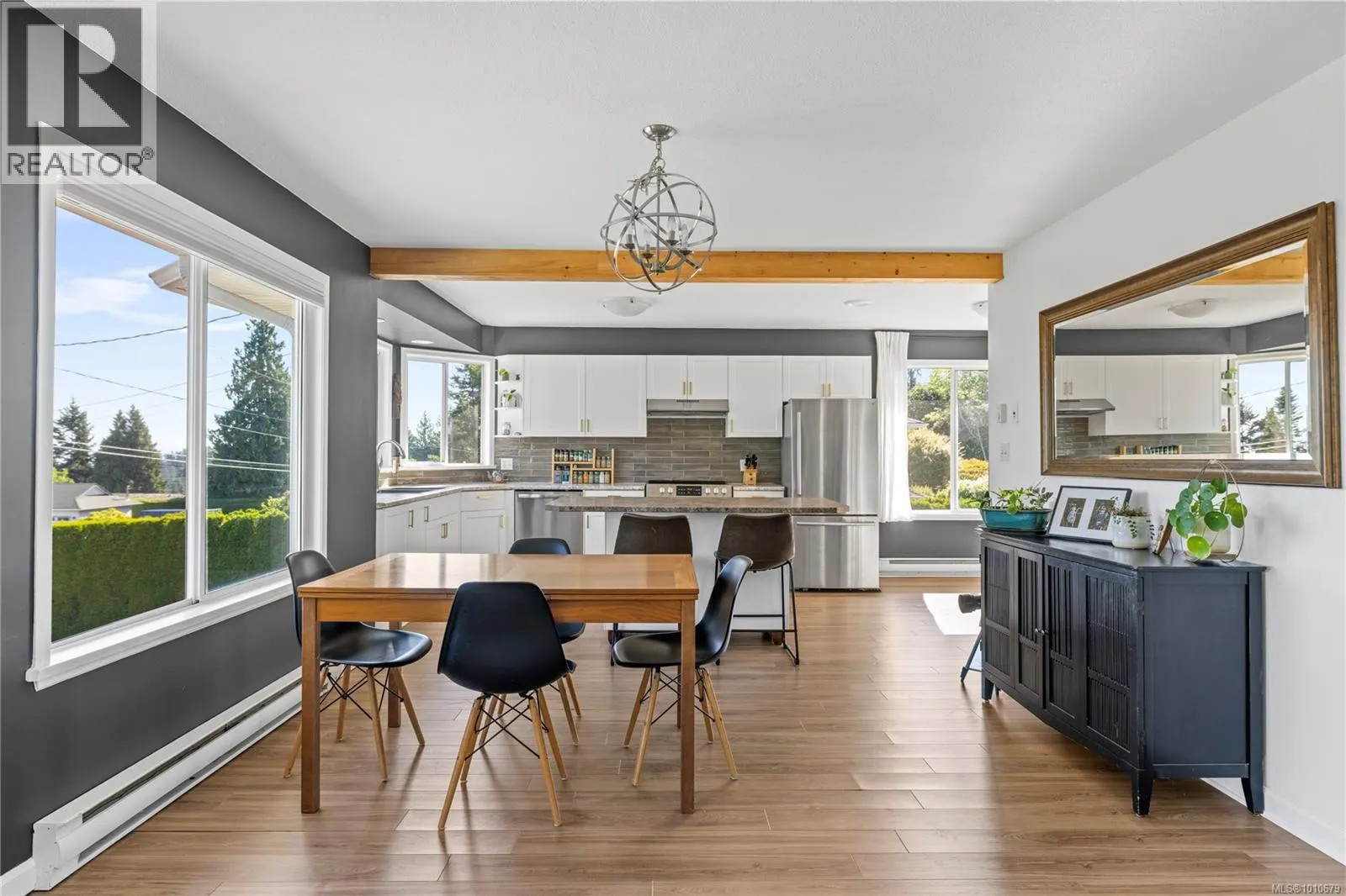 1184 Centre Rd