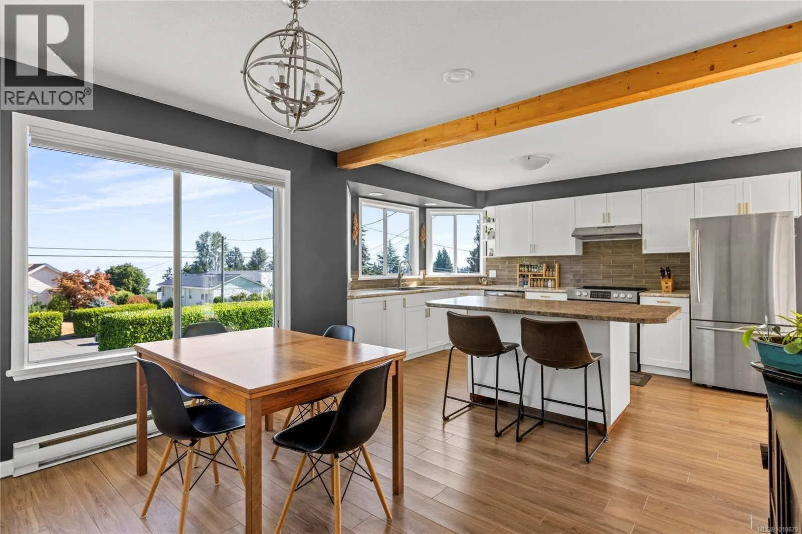 1184 Centre Rd