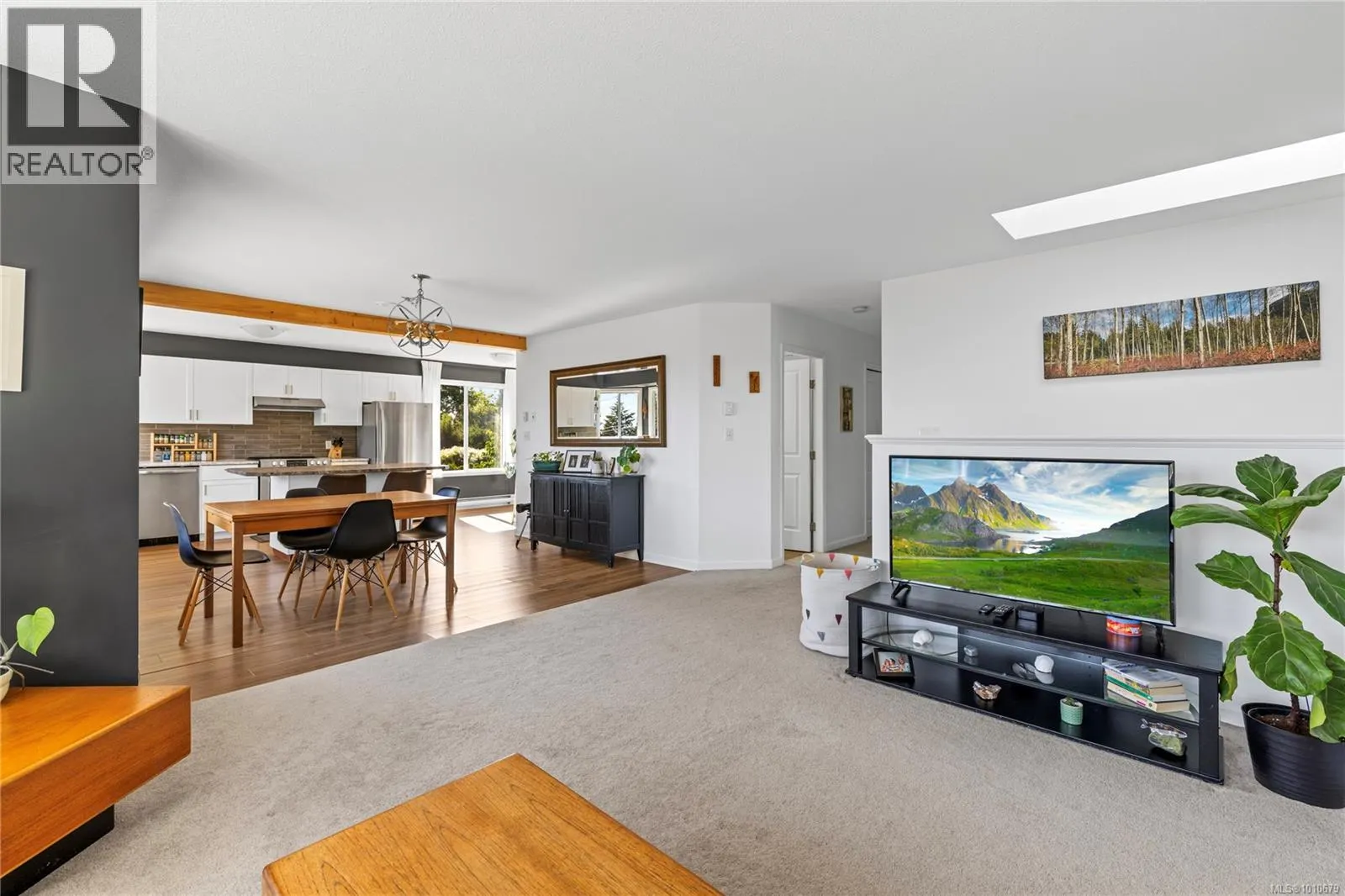 1184 Centre Rd