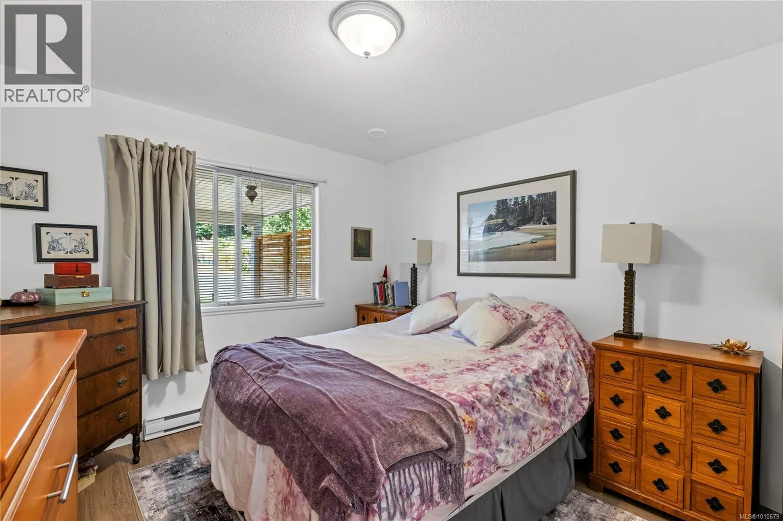 1184 Centre Rd