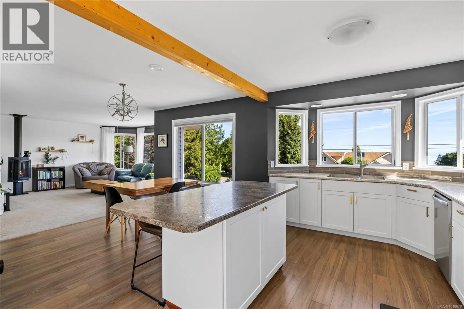1184 Centre Rd
