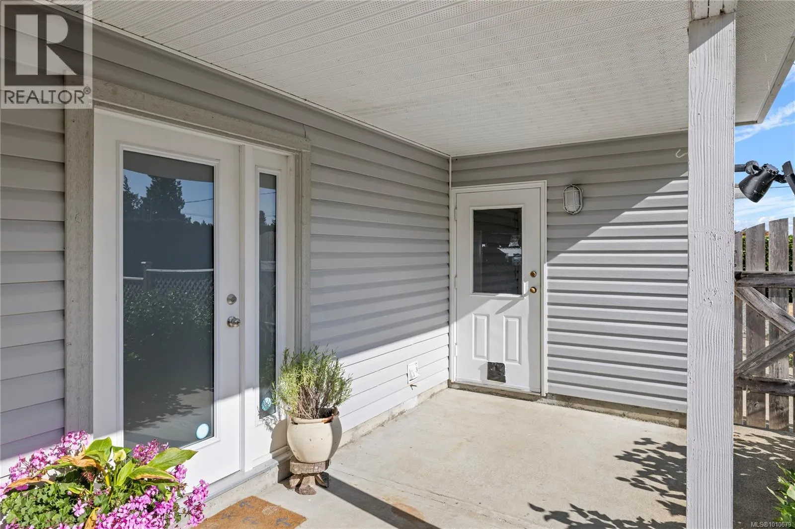 1184 Centre Rd