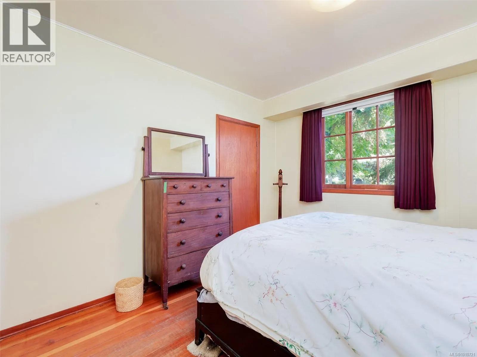 890 Burnside Rd W