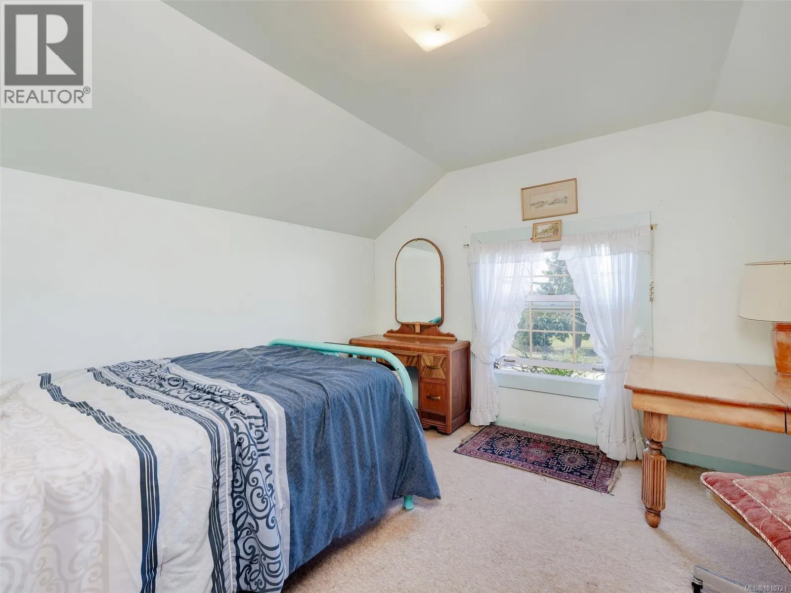 890 Burnside Rd W