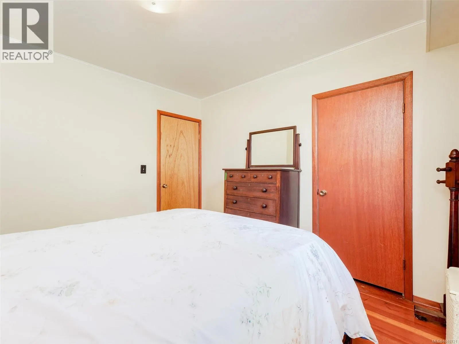890 Burnside Rd W