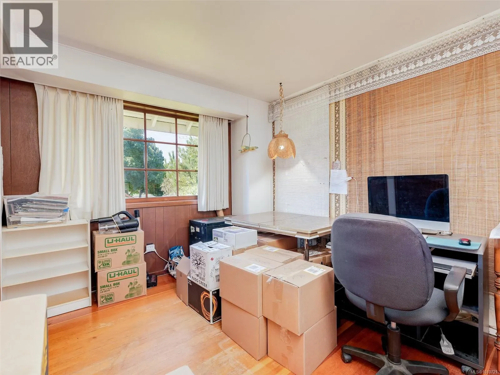 890 Burnside Rd W