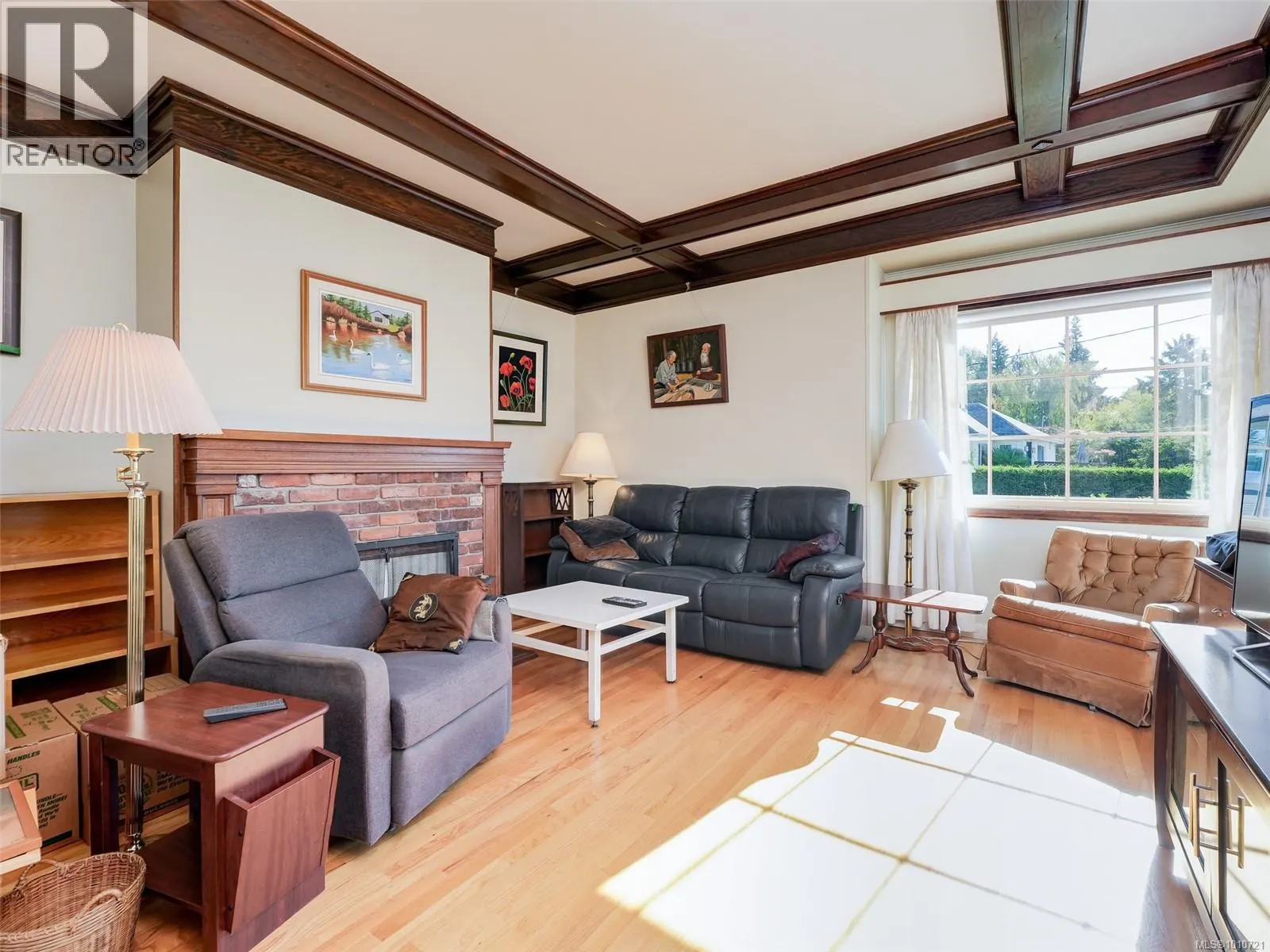 890 Burnside Rd W