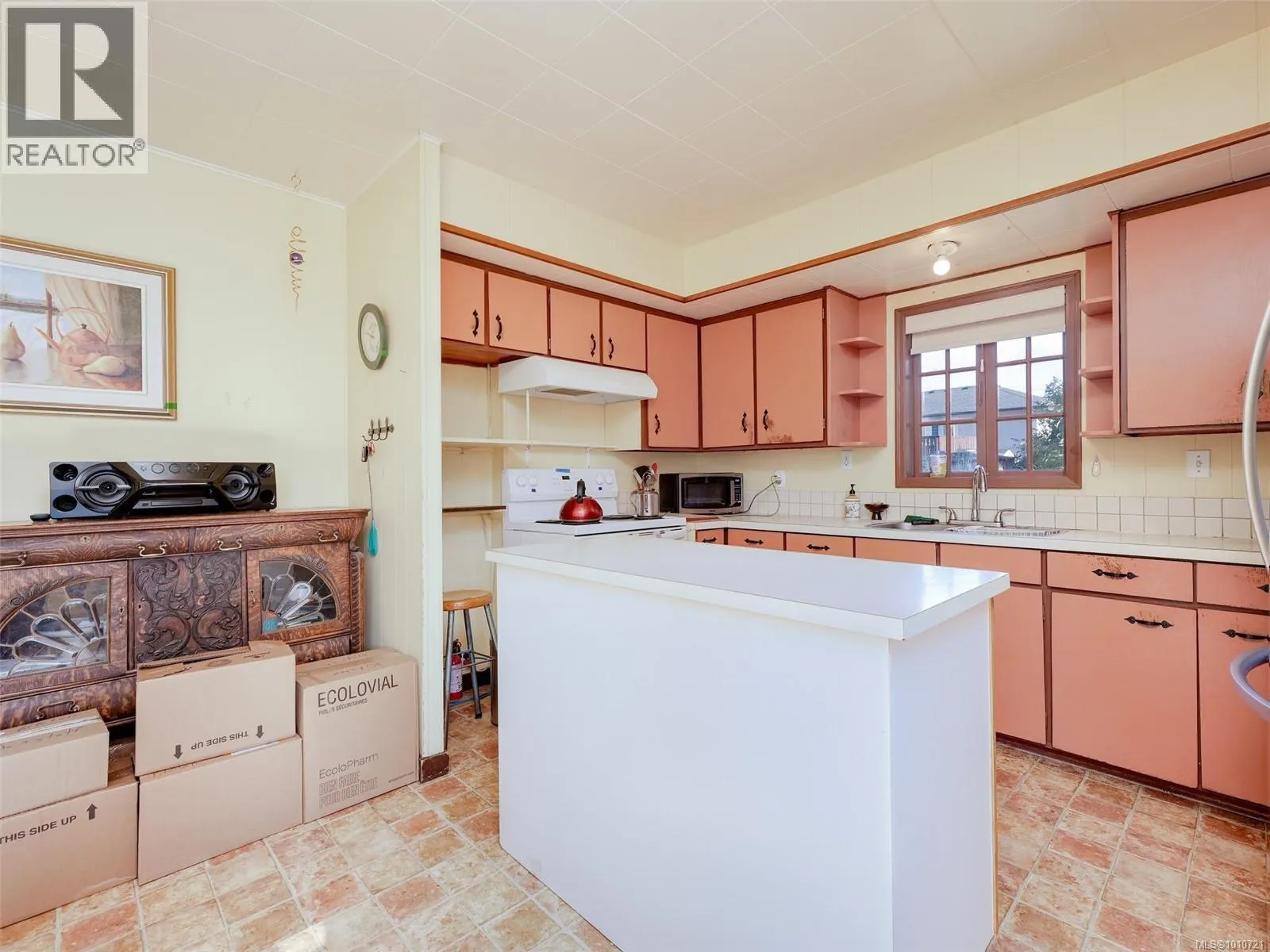 890 Burnside Rd W