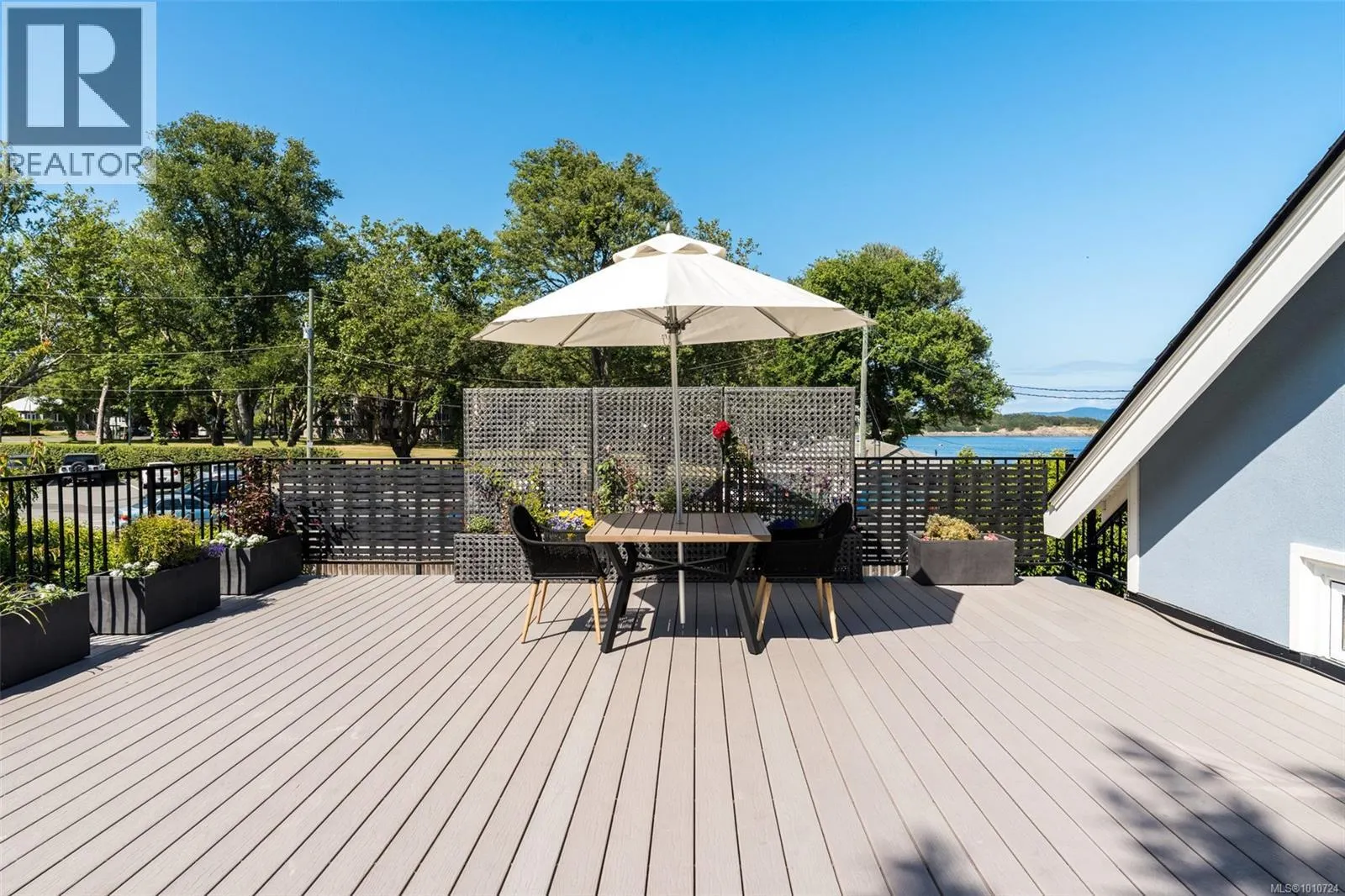 2170 Esplanade