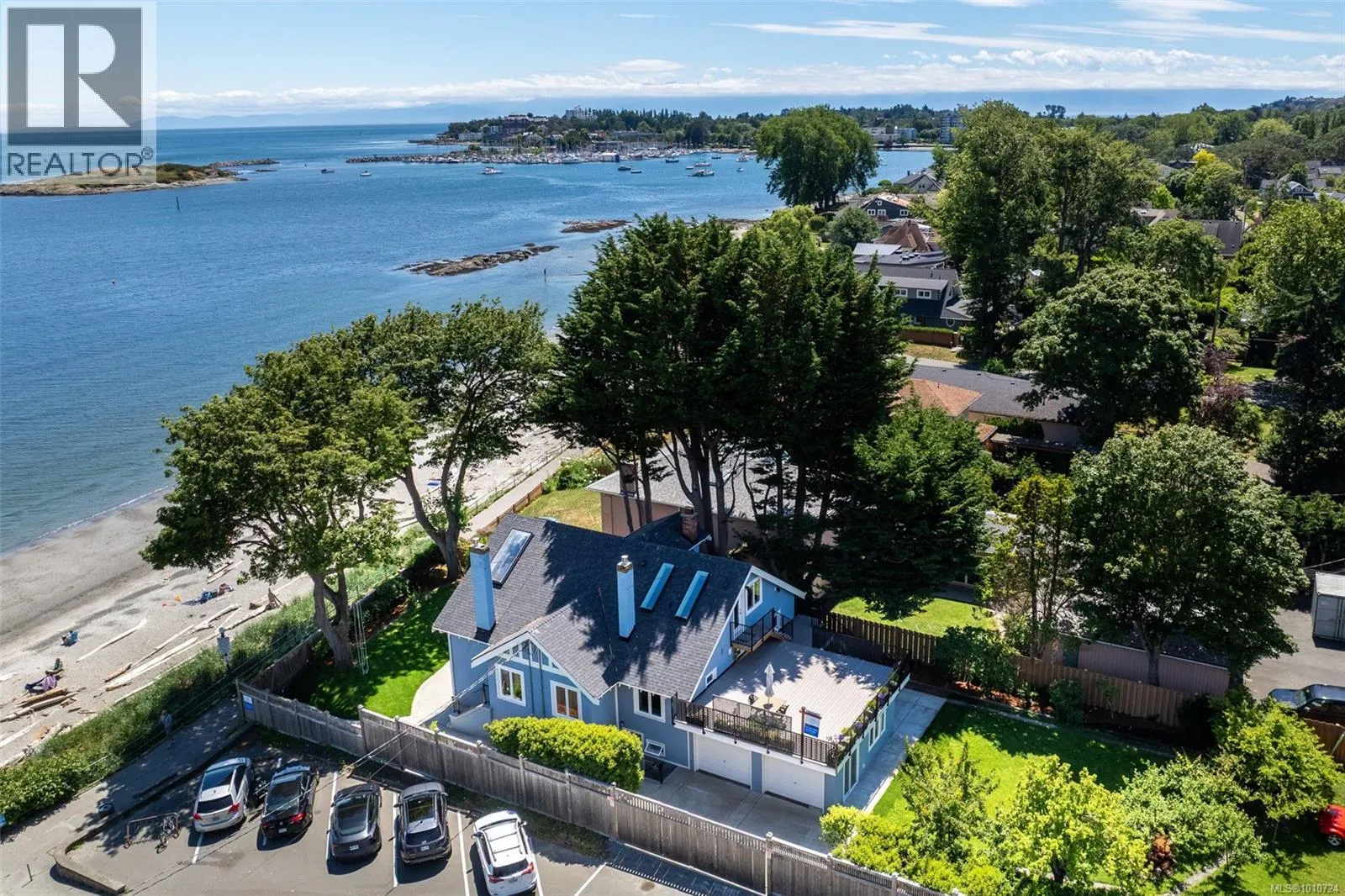2170 Esplanade