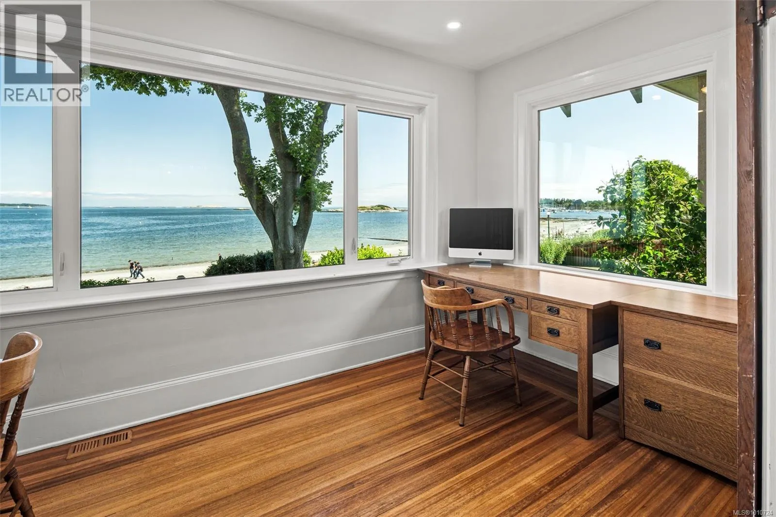 2170 Esplanade
