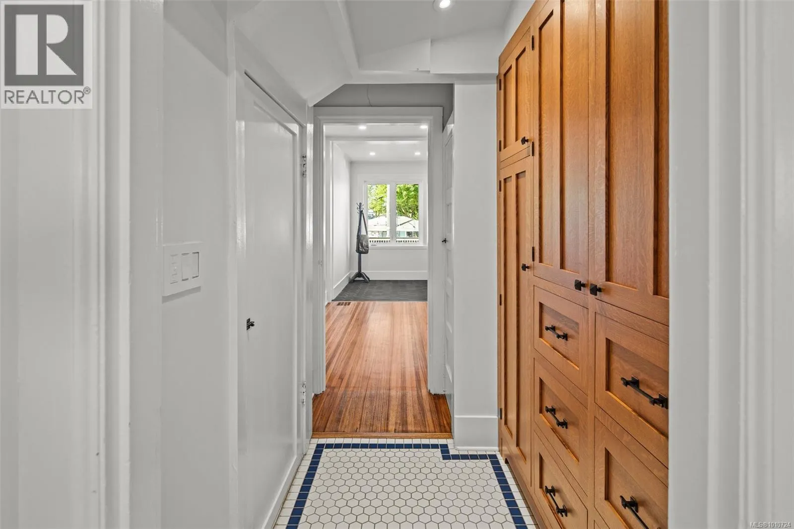 2170 Esplanade