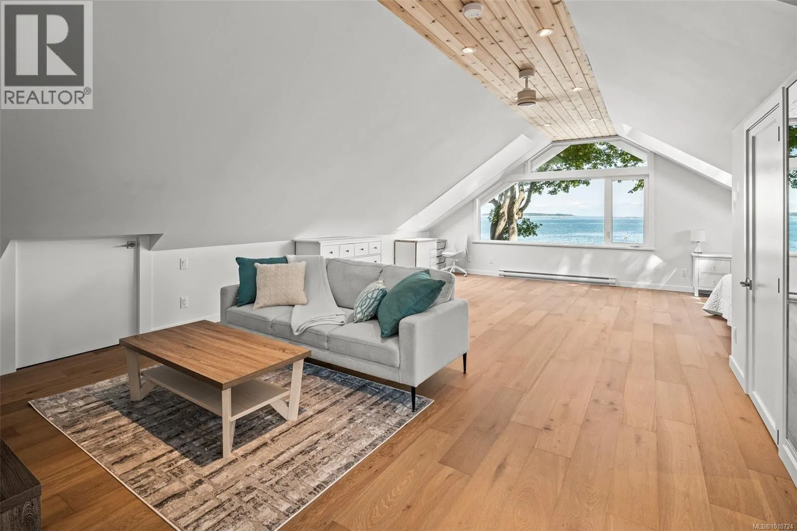 2170 Esplanade
