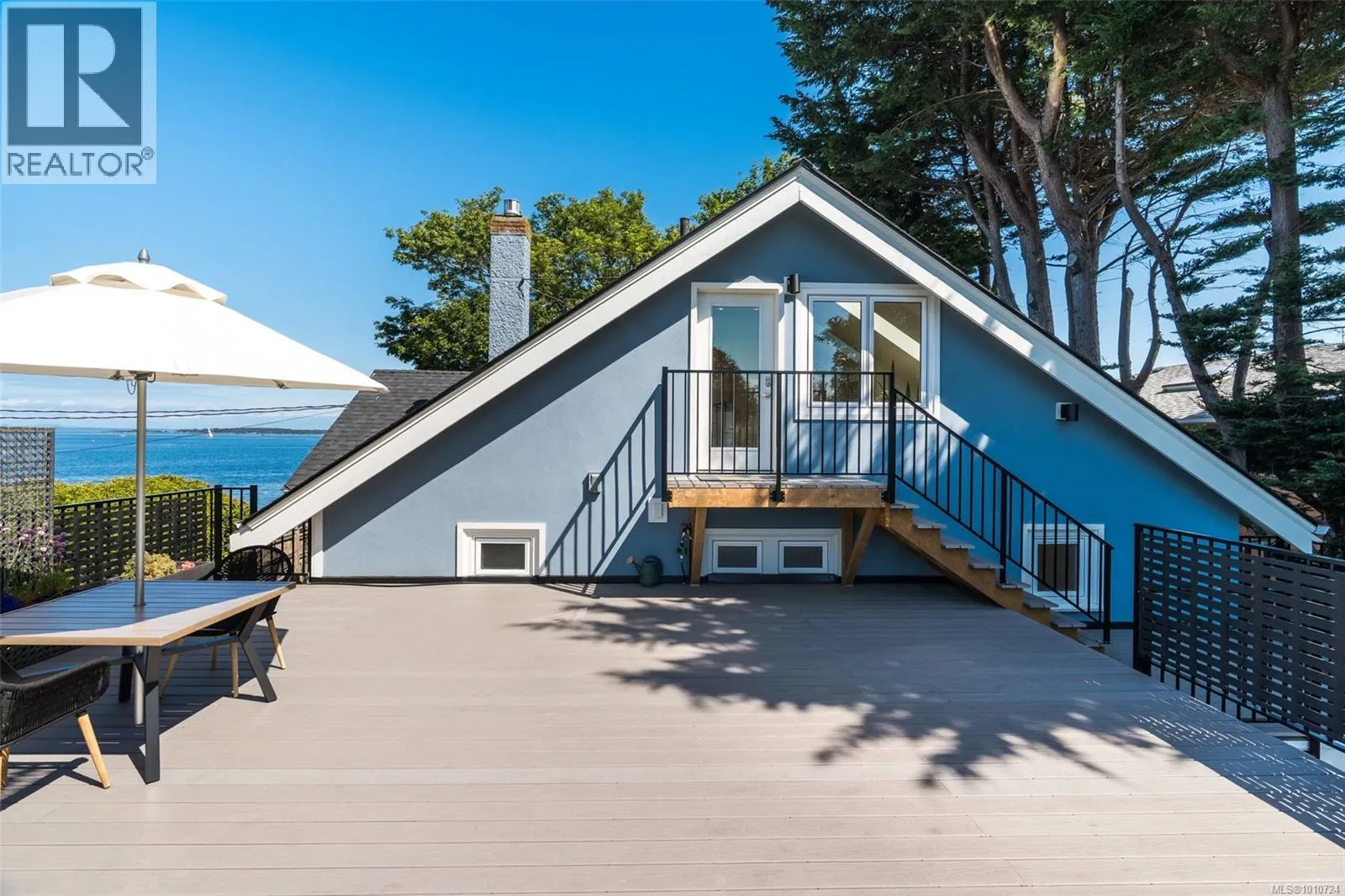 2170 Esplanade