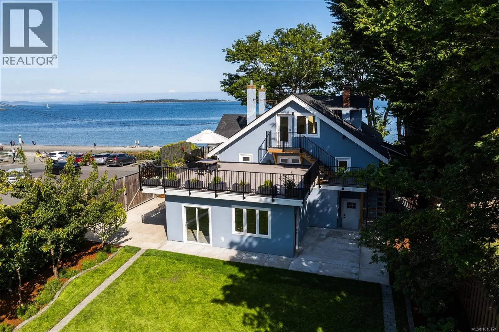 2170 Esplanade