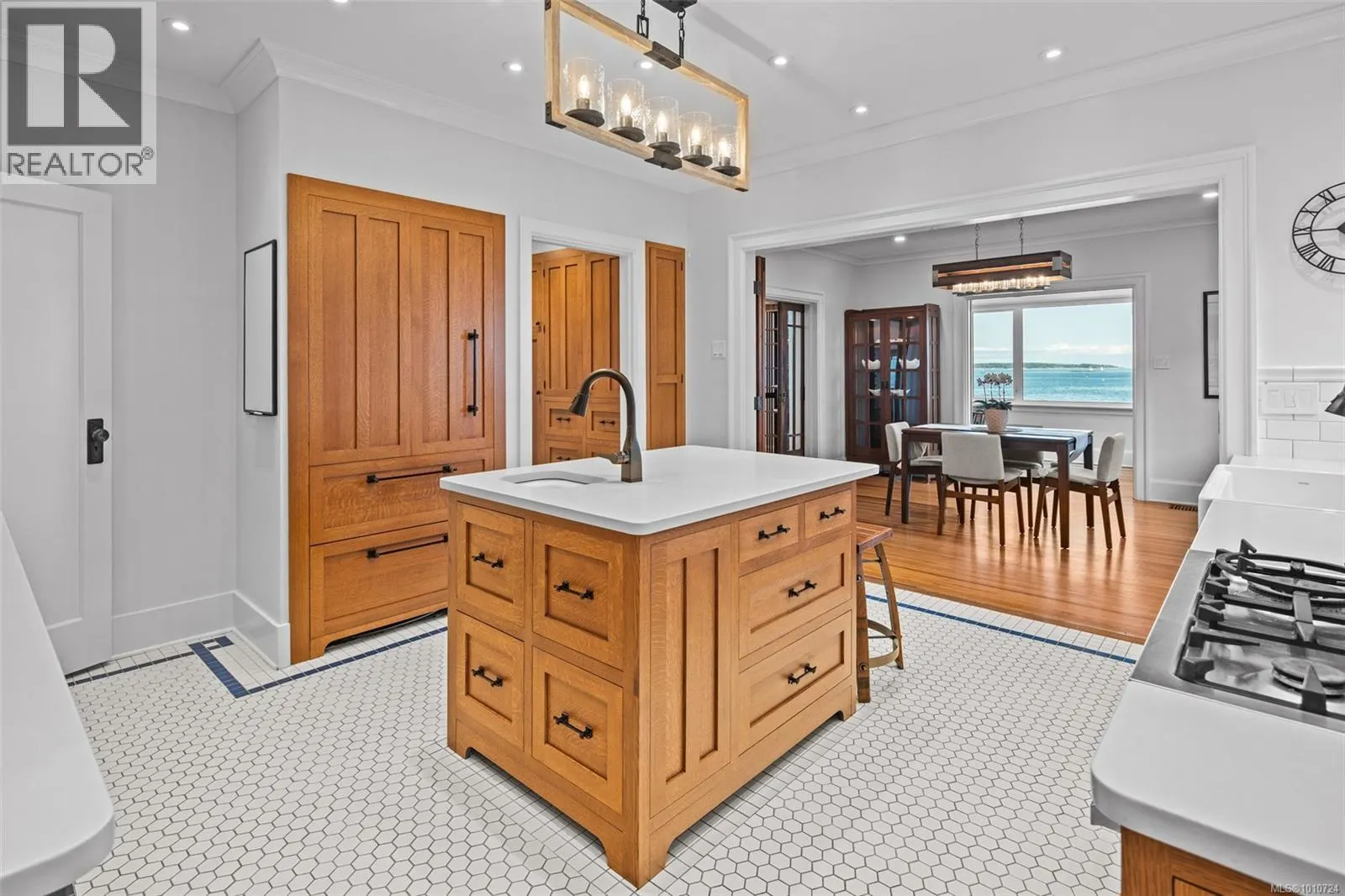 2170 Esplanade
