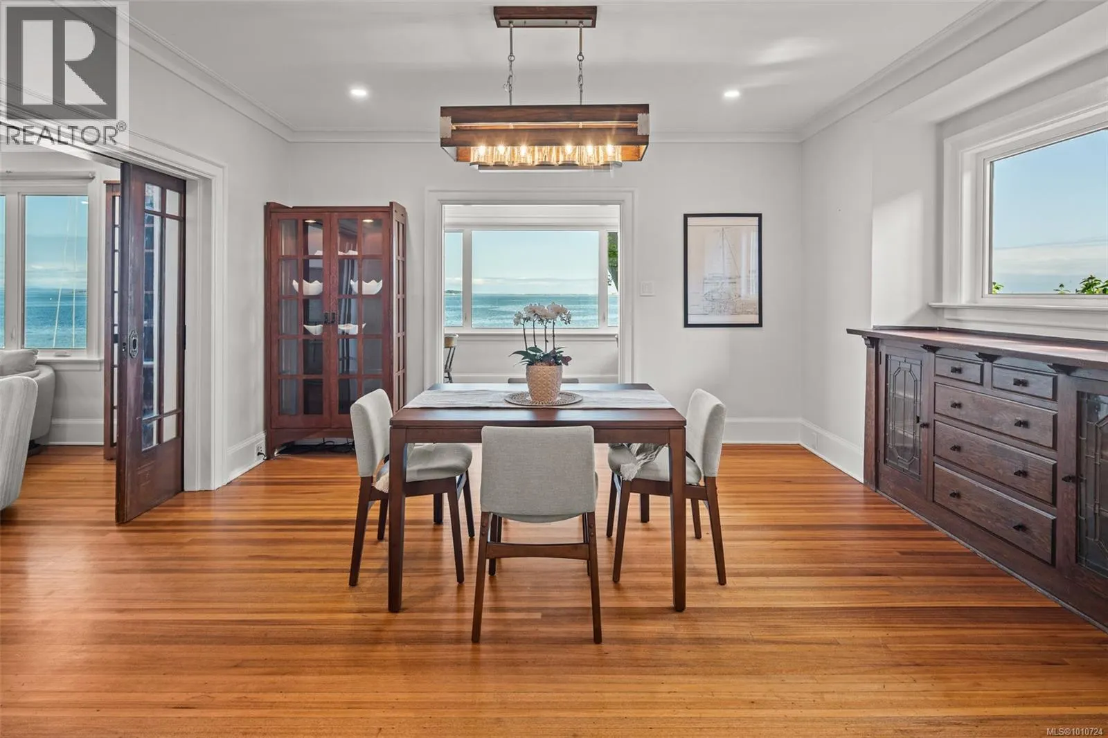2170 Esplanade