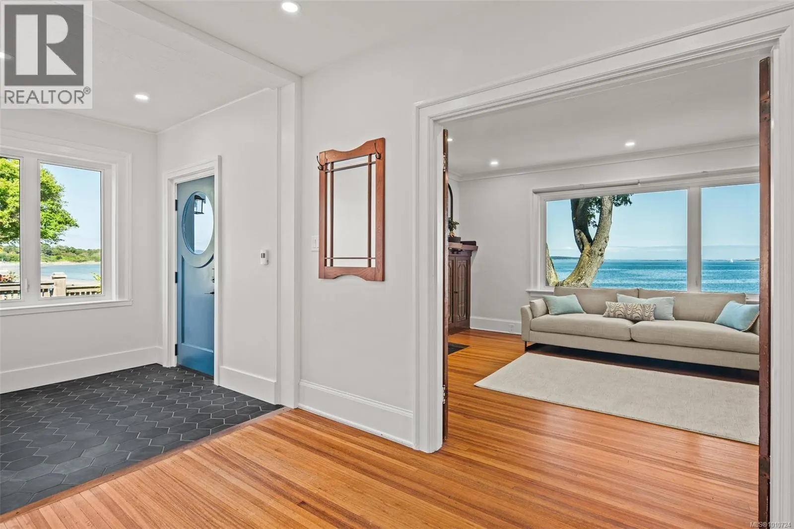 2170 Esplanade